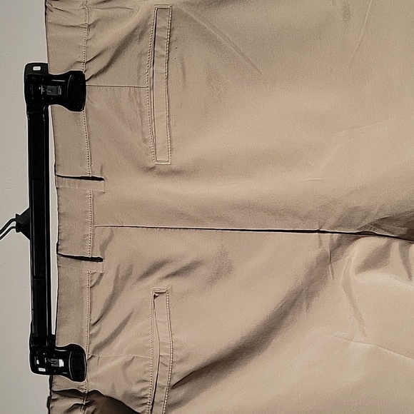 Greg Norman Mens Flat Front Everbest Beige Golf Shorts Side Pocket, Size: 38 - Picture 5 of 8